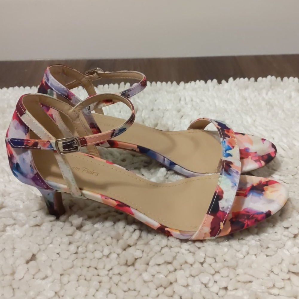 Dream Pairs floral kitten heels